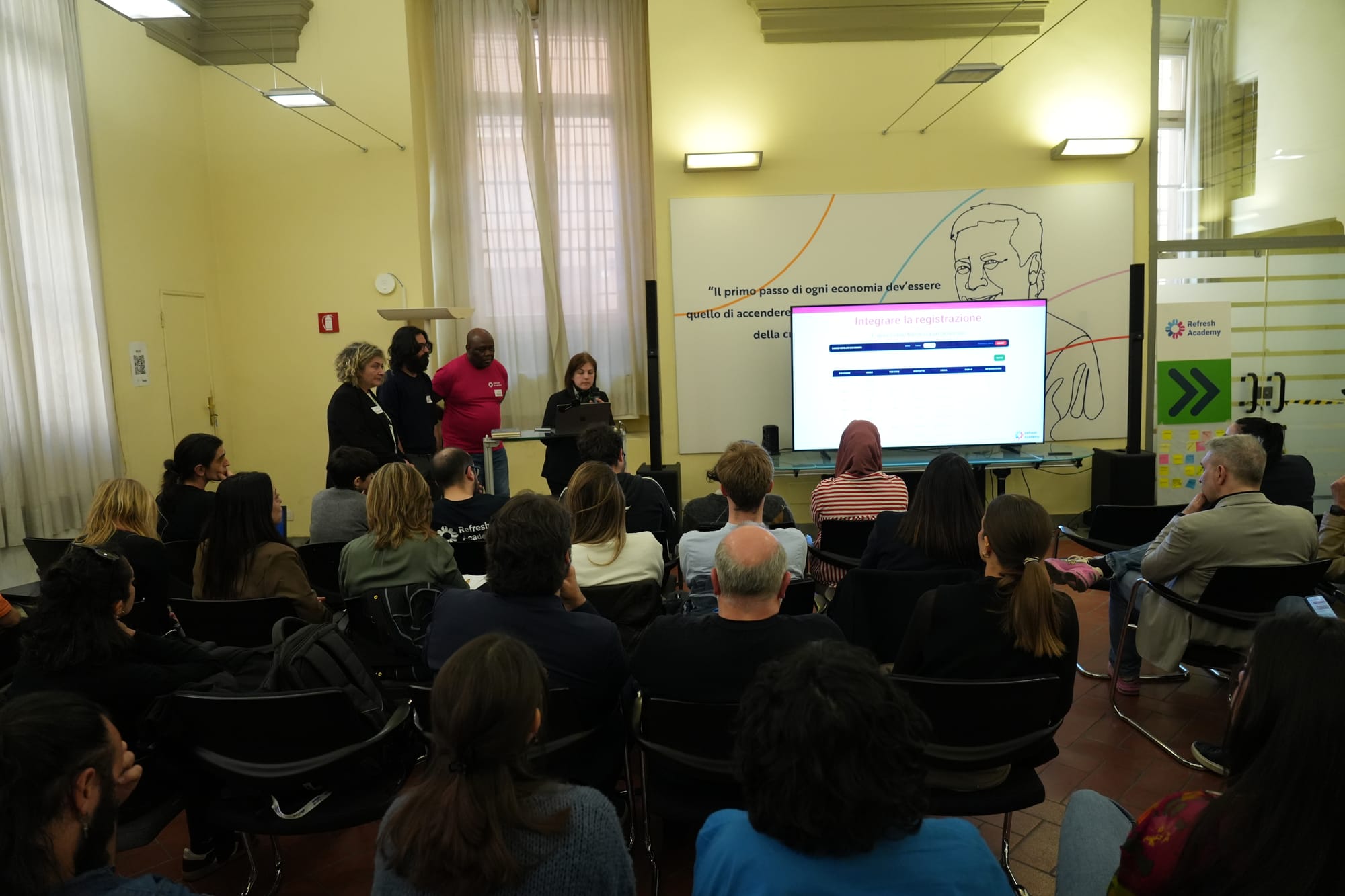 Un gruppo di Specialist illustra il proprio progetto al pubblico in sala