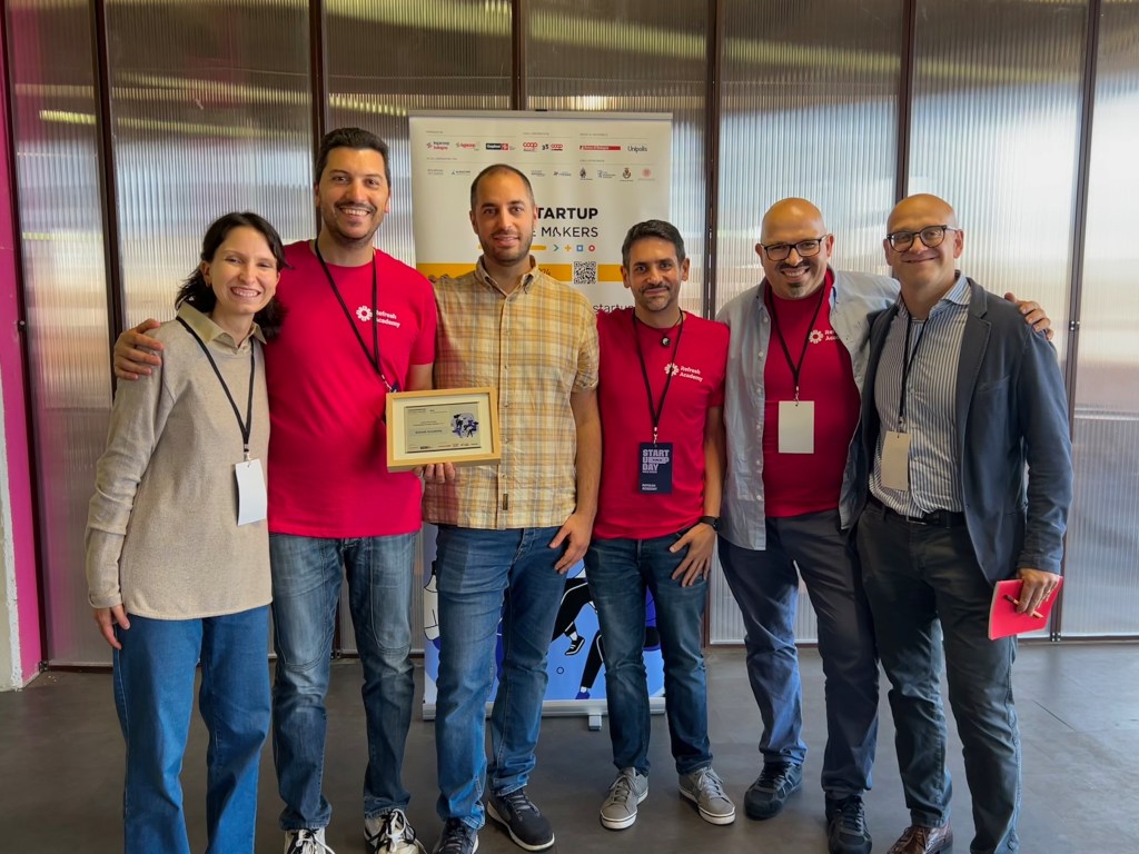 Chiara Cenerini (Legacoop Bologna), Andrea Scavolini (Refresh Academy), Gilberto Cavallina, Ilias Bartolini (Refresh Academy), prof. Matteo Vignoli (Refresh Academy), Luca Grosso (Legacoop Bologna) alla premiazione di Coopstartup Change Makers 2024